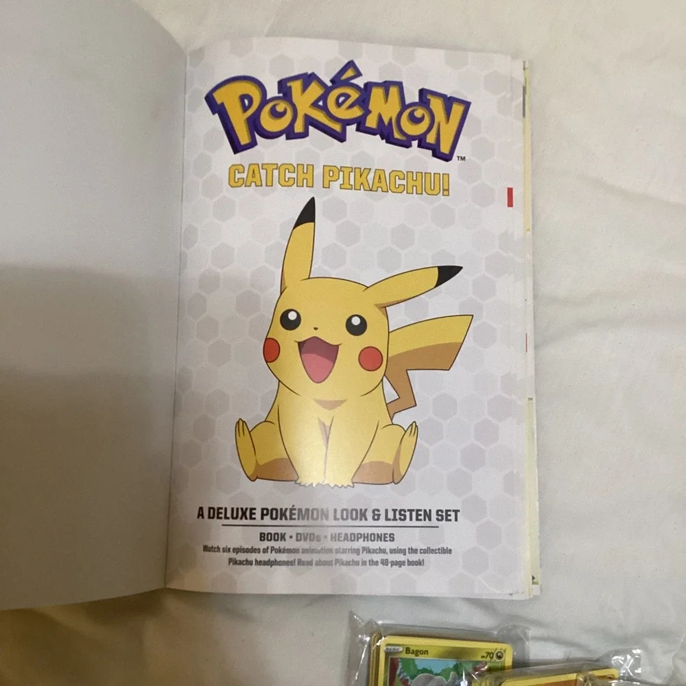 Pokemon Catch Pikachu! Deluxe Book only with 200 random Trading Cards Included